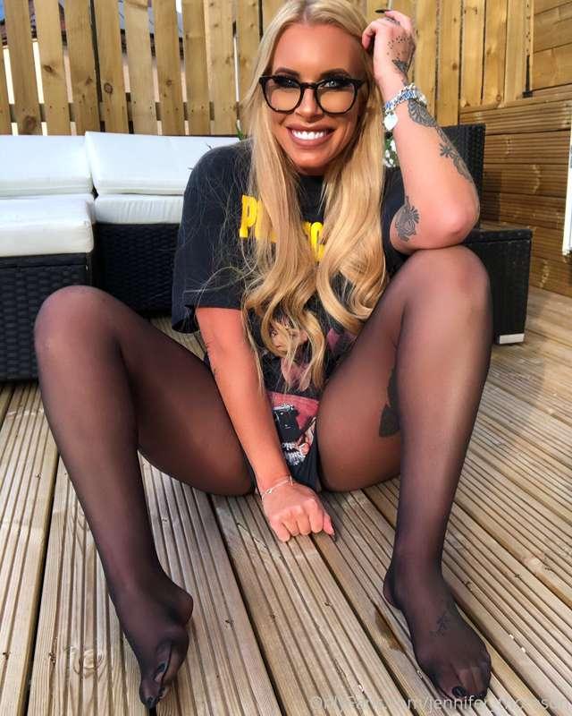 I’m wearing crotchless pantyhose... want to see?? 👀 @jennnnn..