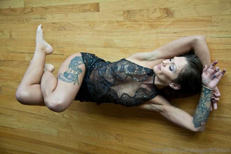 Divine Femininity 🖤

📸: Manchester Imaging