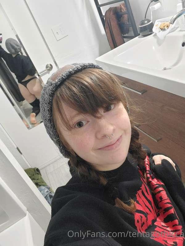 A cute selfie; nothing nefarious here, no sir!