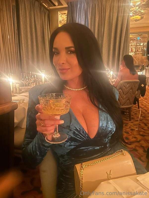 Enjoy your Night 💋💋💋 Do you love mi dress?  Thank you for yo..