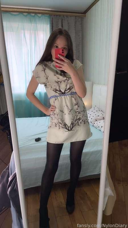 Don't know if the light dress looks good with thick black tights? 🤔

#pantyhose #tights #nylon #blackpantyhose #selfie #upskirt #spandex #fyp #heels #legs