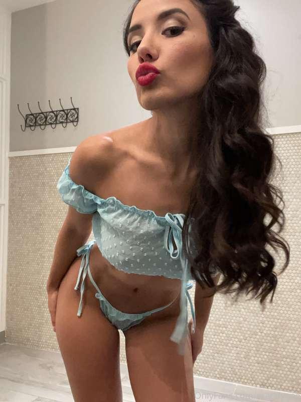 Who wants to be kissed by me?💋😘 DM me and we will talk about..
