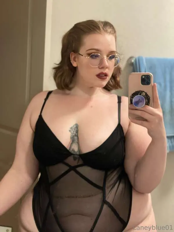 Feeling hot and sexy af in this bodysuit 😈🥵