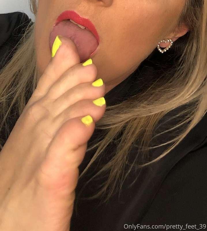 Weekend is here 😊 sending you kisses 💋