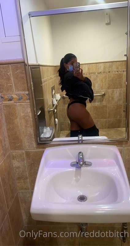 feeling slutty in my scrubs at workkkkk...would you fuckkkk ..