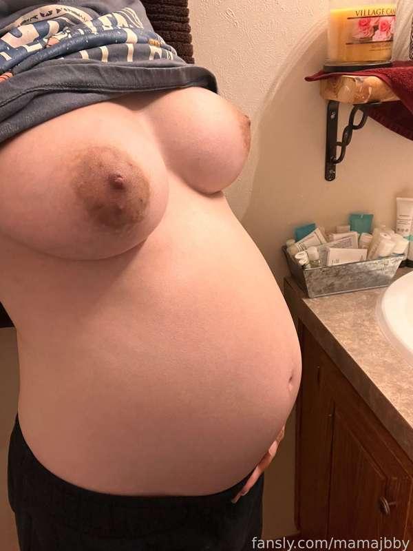 Belly getting big🥺