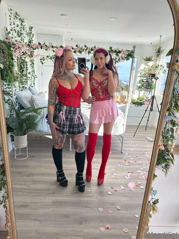 Do you like our outfits?🥰@mistyray 