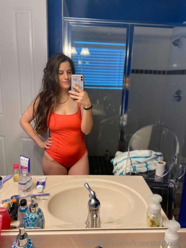 kneesbabyxoxo image #0