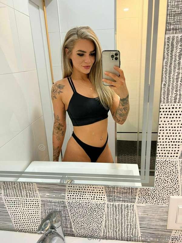 amberly.angel image #0