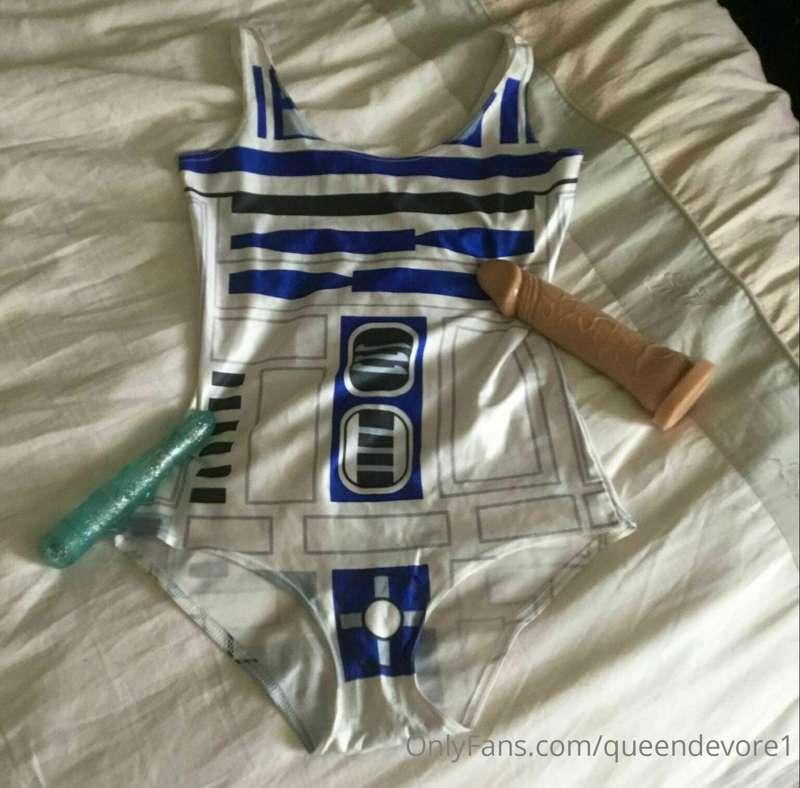 Who’s ready for Star Wars Month? May the cum be with you 😜🔒