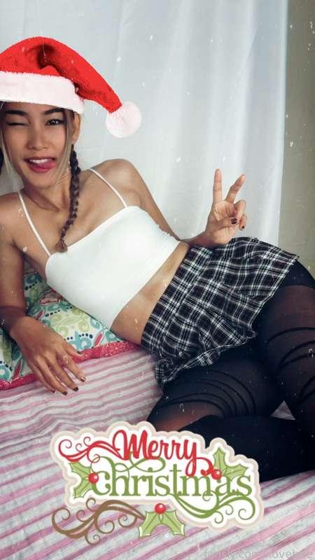 Merry Christmas!! Hope everyone has a safe and lovely holiday! I don't have any wishes... just having your 'renews' on will make me happy hehe. Your 'likes' and 'comments' on my posts give me energy and puts a smile on my face. BUT of course I won't say no if you want to gift me something haha. $1 for everytime I make you cum?? haha. 😜💦 ENJOY YOUR CHRISTMAS! 🎅🎅🎅

#christmas #stockings #schoolskirt #tanktop #amateur #teen #blonde #sexypic #asian #thai #fyp