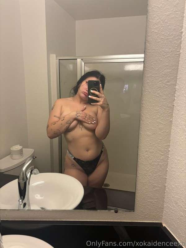 good morning, i wanna be a bad girl for you 🖤😈