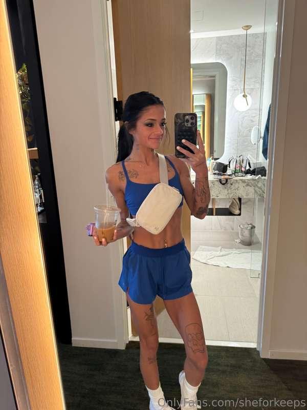 Who wants to jump in my DM'S and tell me your naughty dreams..