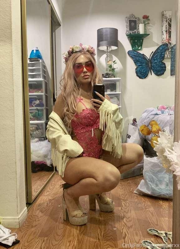 Sneak peak of my special Halloween photoshoot on Monday espe..