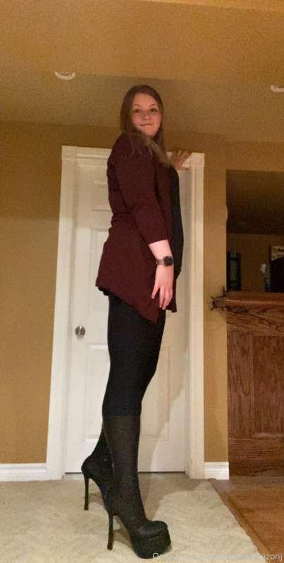 Towering over doors and all in my heels 😉 #height #heels #le..