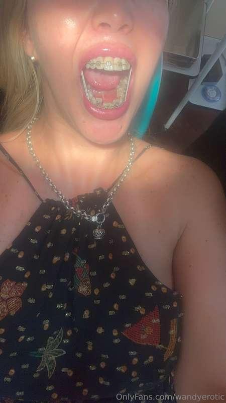 The elastic bands are very stiff and fit too tight.