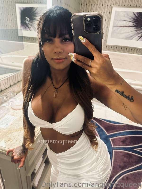 I have a set of nude photos, send me a DM