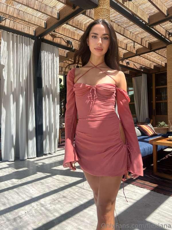 feeling romantic in this dress 💕