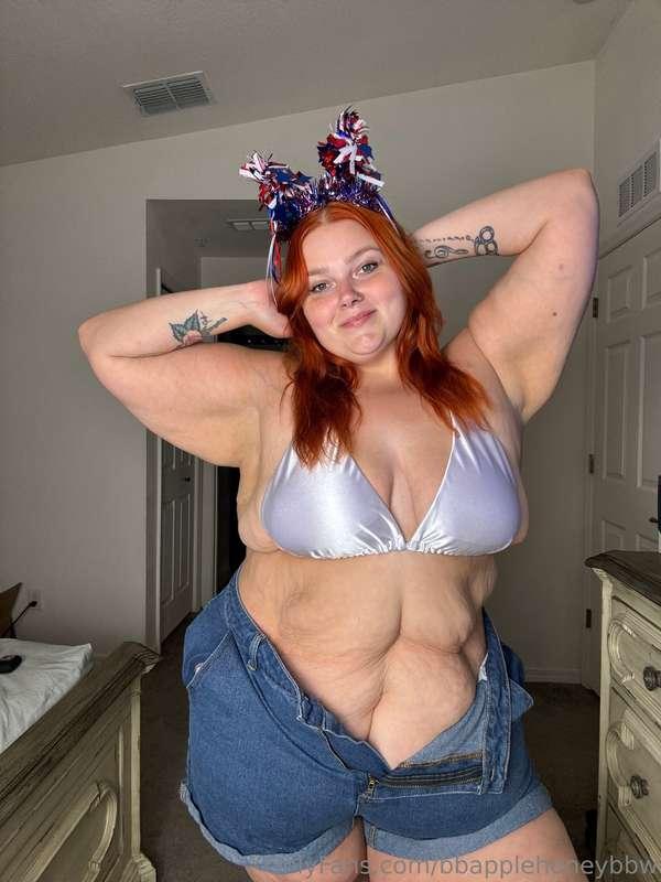 Watch fireworks or jerk off to me? 🤔💦🎆