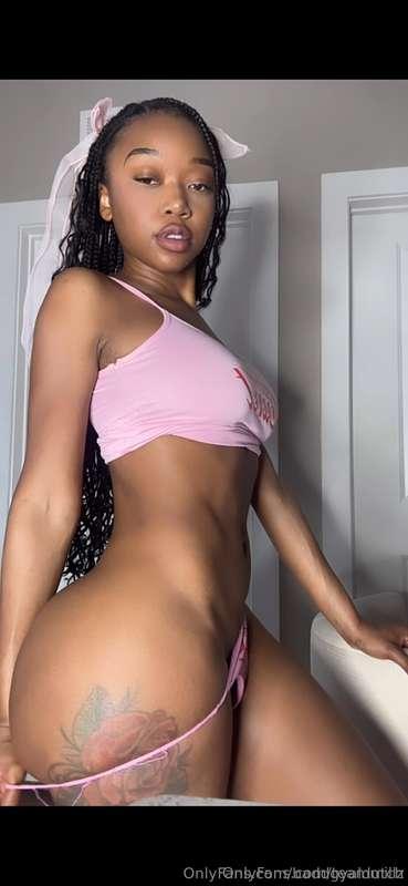 @baddgyaldutch just uploaded new content!!! 