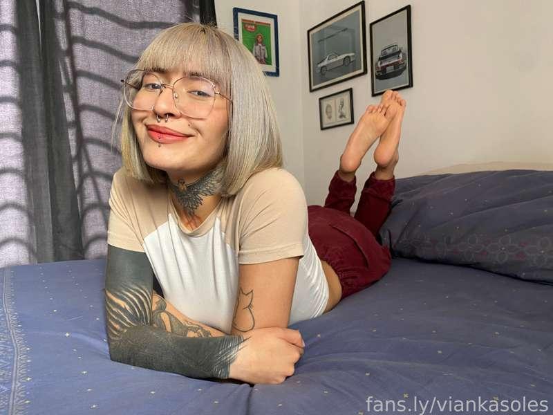 Do you like how I look in The Pose? 😍

#feet #feetfetish #petite #teen #thepose #fetishcontent #soles #feetmodel #fyp