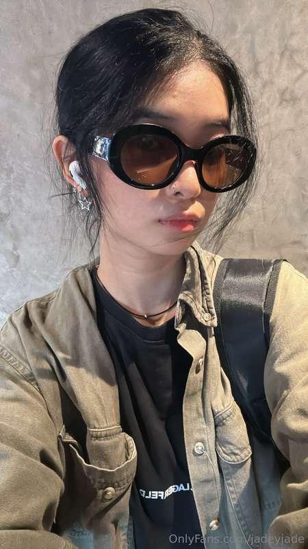 does me talking about other men bother you? 