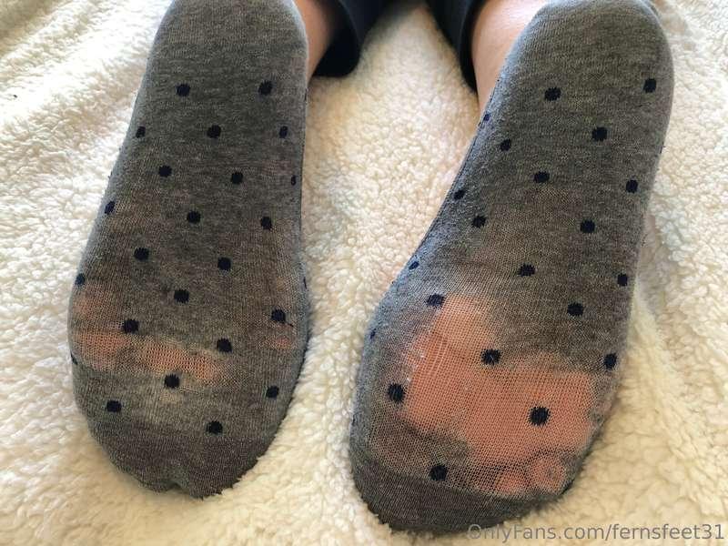 These old socks get a warm load of cum! 💦🧦Cumshot video and ..
