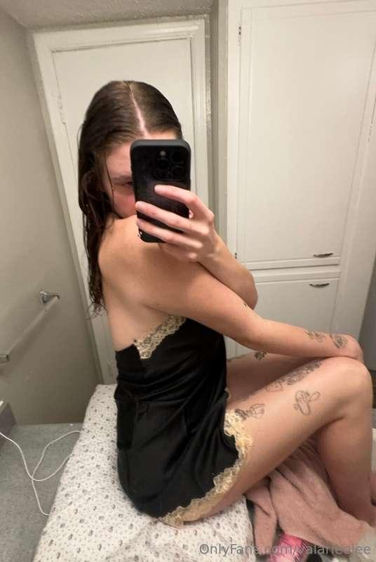 valarieelee image #0