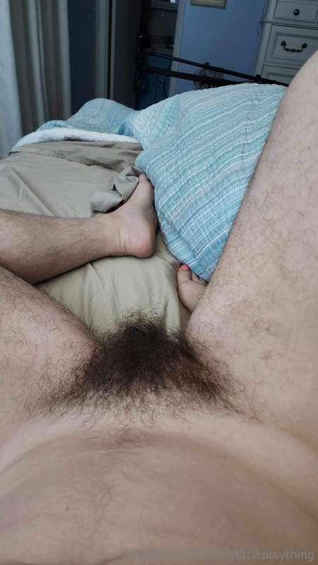 Fluffy bush in the sheets 😘