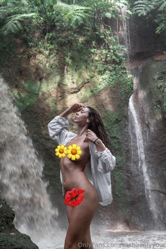 1️⃣ Keep choosing joy  💥 
2️⃣ Dream until your dreams come t..