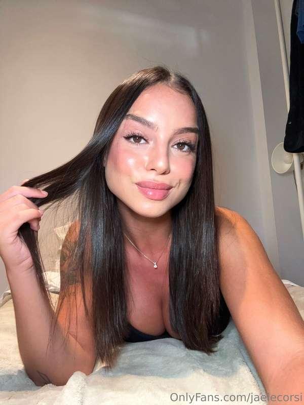 Che dici, taglio i capelli o ti piacciono così lunghi?🤭