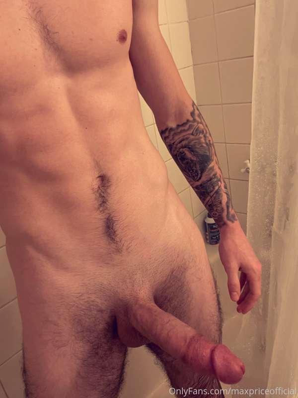 Some shower fun this morning 😋💧 you wanna join?😏