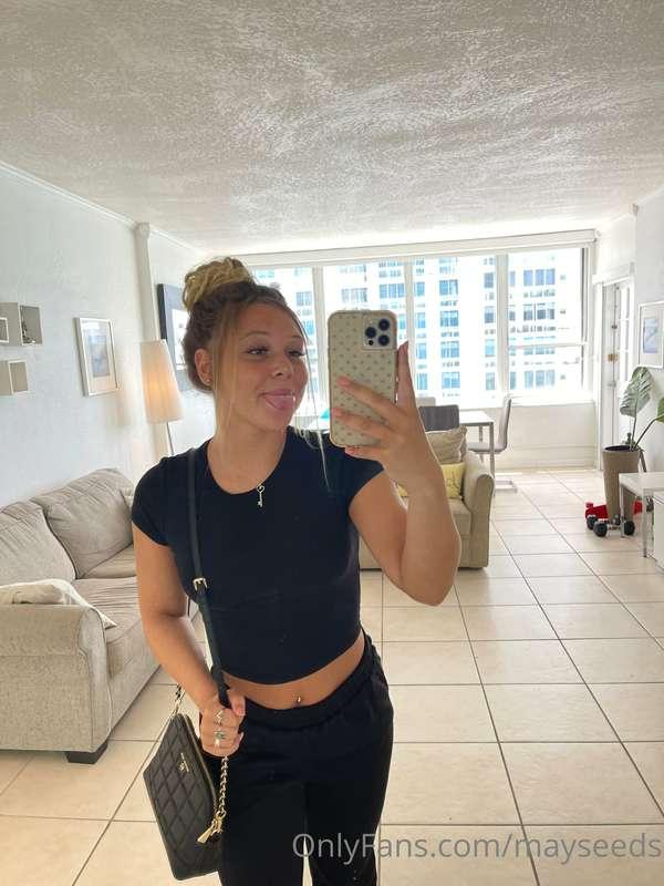 No bra today 🤪