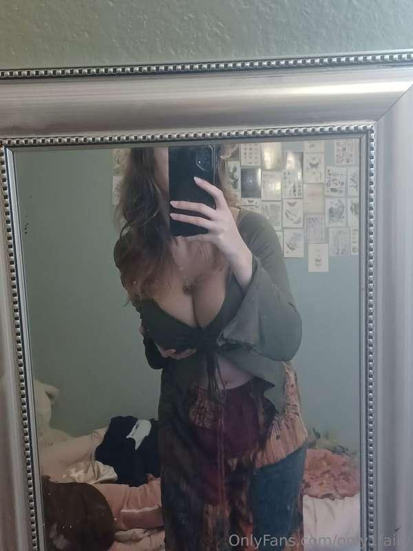 Go ahead, tell me how cute I look in this top🥰