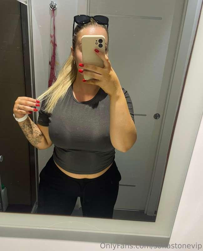 Swipe left to see me drop my clothes..🤫

Got all comfy for m..