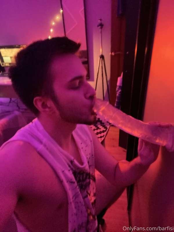 Don’t I look cute with a dick on my face 🥰