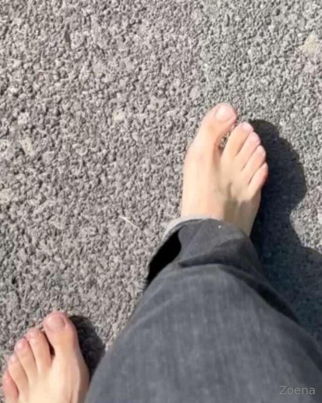 ***Barefoot hike*** 🦶🏻

I went for a walk without shoes and ..