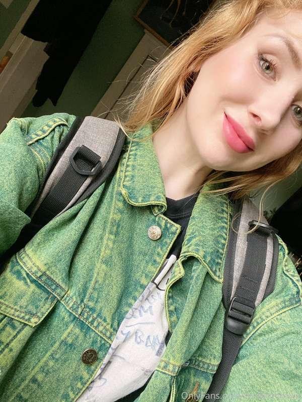 Green jacket! Swipe right for the illegal nipples! 🚔