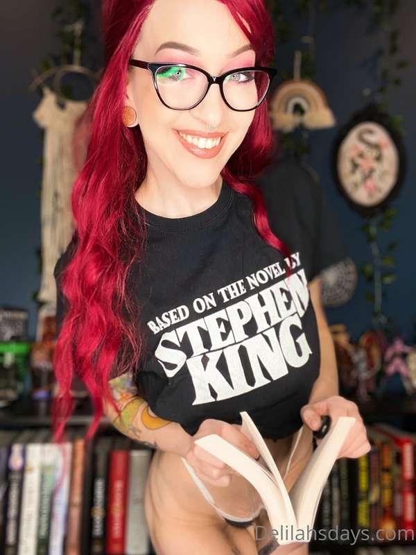 Can I read to you? 📖🖤  ** thank you to everyone for being so..