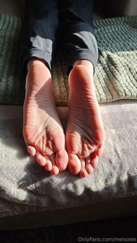 Perfection captured. Who loves my big feet? 