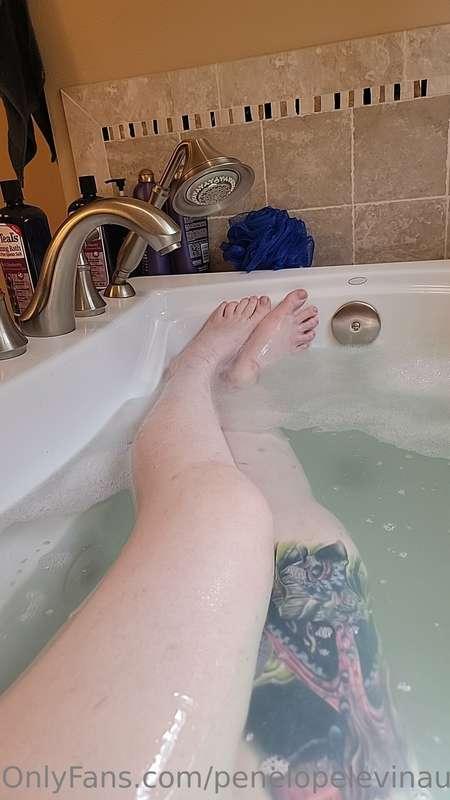 I shaved for the first time in forever 🤭🩷