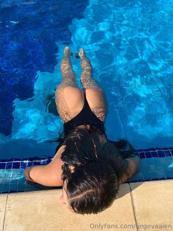 Me lo meterías en la piscina?😈💦