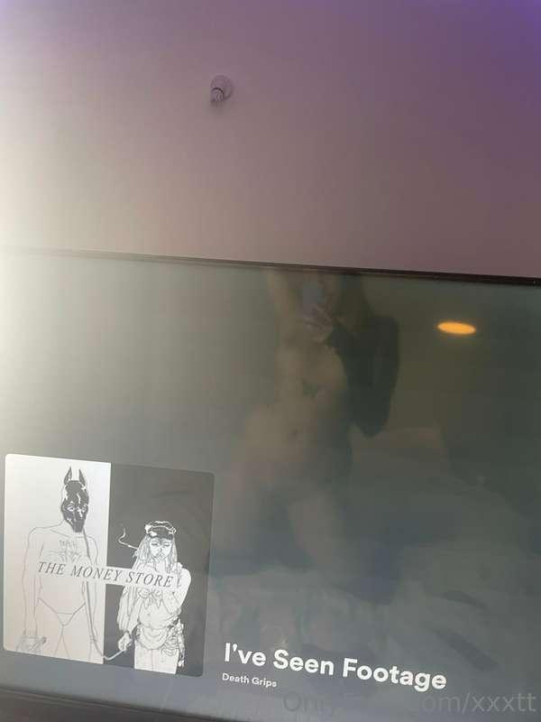 happy sunday here’s some tv reflection pics lol