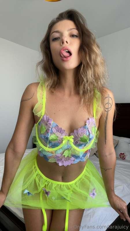 My ‘wand’ has two settings: vibe & destroy 😉🍆💦