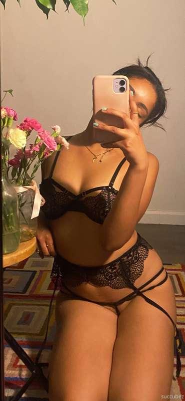 i know i look hot in lingerie but rip this off me rn