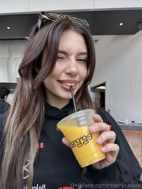 Am I the only one obsessed with orange juice? 🤤
