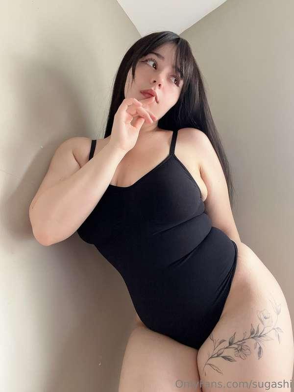 swim suit & b00bs