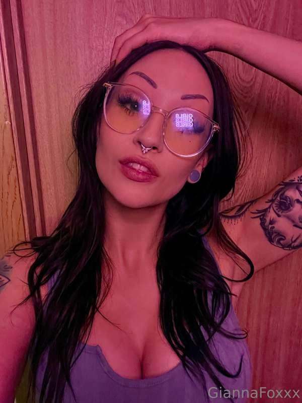 Tip to show me some love pls 🖤👀