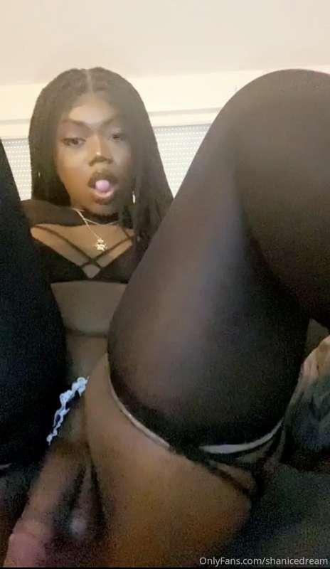 Do you think my thighs are too thick? 😢…. 
Who wanna tip me ..