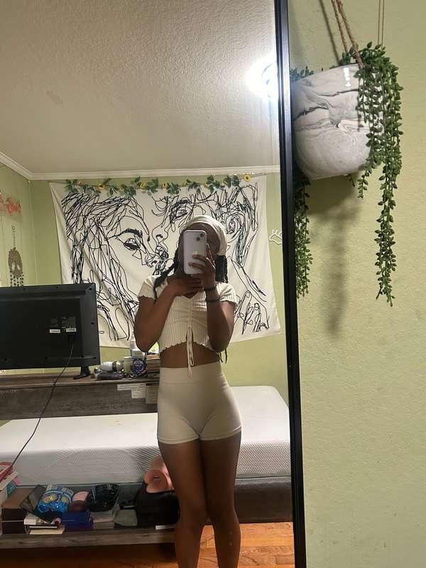 Mirror, mirror on the wall. Who's the sexiest of them all?😈🔥..